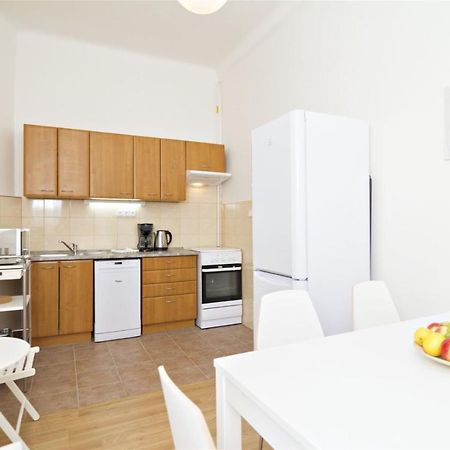 Apartments With 2 Bathrooms- 5 Minutes From Old Town - 102 M2 ปราก ภายนอก รูปภาพ