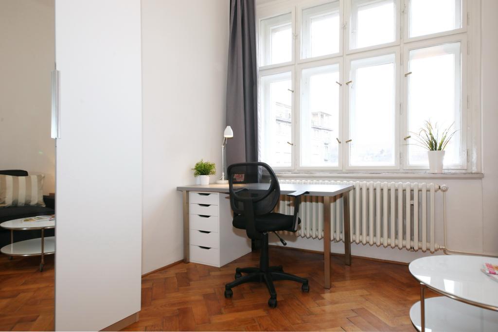 Apartments With 2 Bathrooms- 5 Minutes From Old Town - 102 M2 ปราก ภายนอก รูปภาพ