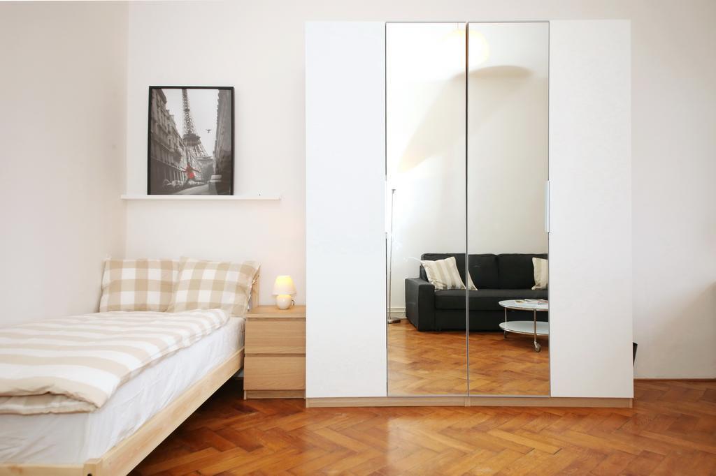 Apartments With 2 Bathrooms- 5 Minutes From Old Town - 102 M2 ปราก ภายนอก รูปภาพ