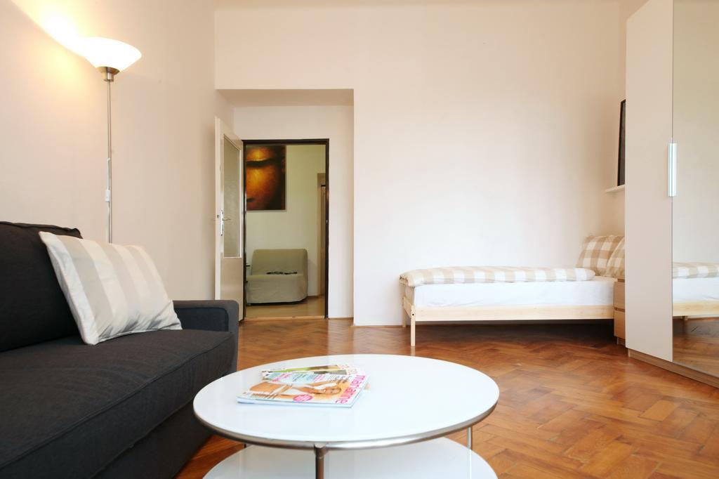 Apartments With 2 Bathrooms- 5 Minutes From Old Town - 102 M2 ปราก ภายนอก รูปภาพ