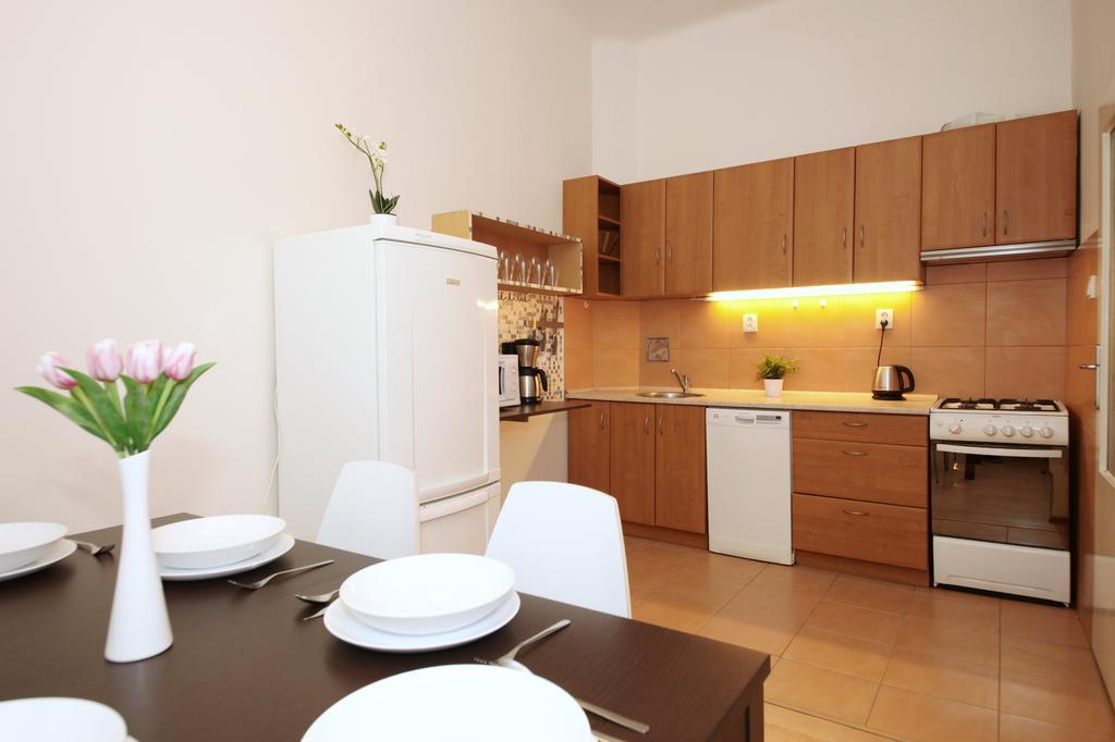 Apartments With 2 Bathrooms- 5 Minutes From Old Town - 102 M2 ปราก ภายนอก รูปภาพ