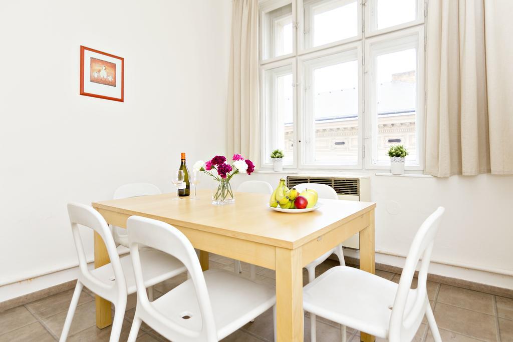 Apartments With 2 Bathrooms- 5 Minutes From Old Town - 102 M2 ปราก ภายนอก รูปภาพ