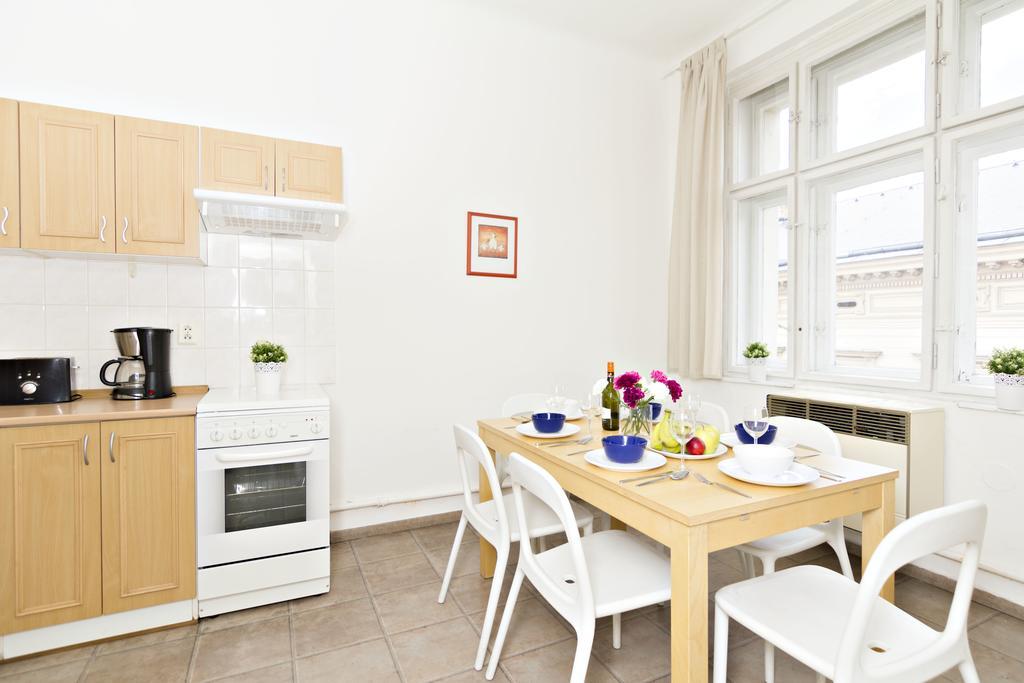 Apartments With 2 Bathrooms- 5 Minutes From Old Town - 102 M2 ปราก ภายนอก รูปภาพ