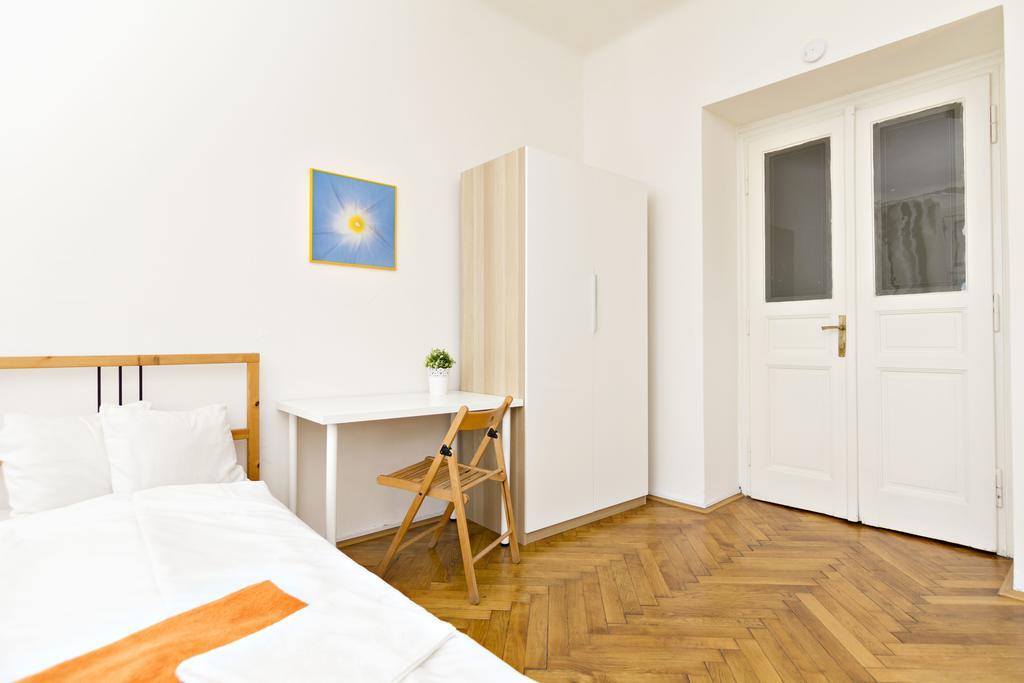 Apartments With 2 Bathrooms- 5 Minutes From Old Town - 102 M2 ปราก ภายนอก รูปภาพ
