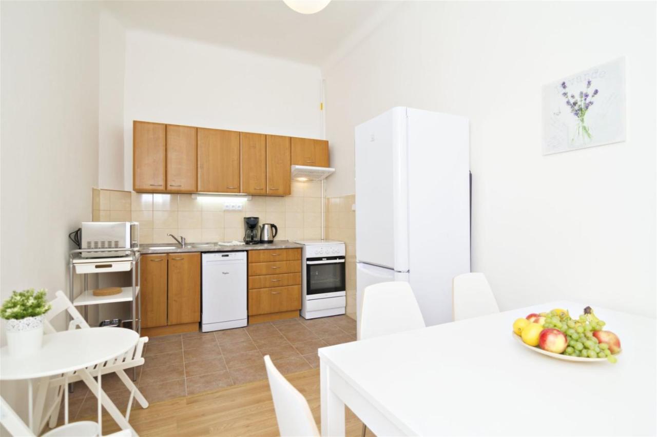 Apartments With 2 Bathrooms- 5 Minutes From Old Town - 102 M2 ปราก ภายนอก รูปภาพ