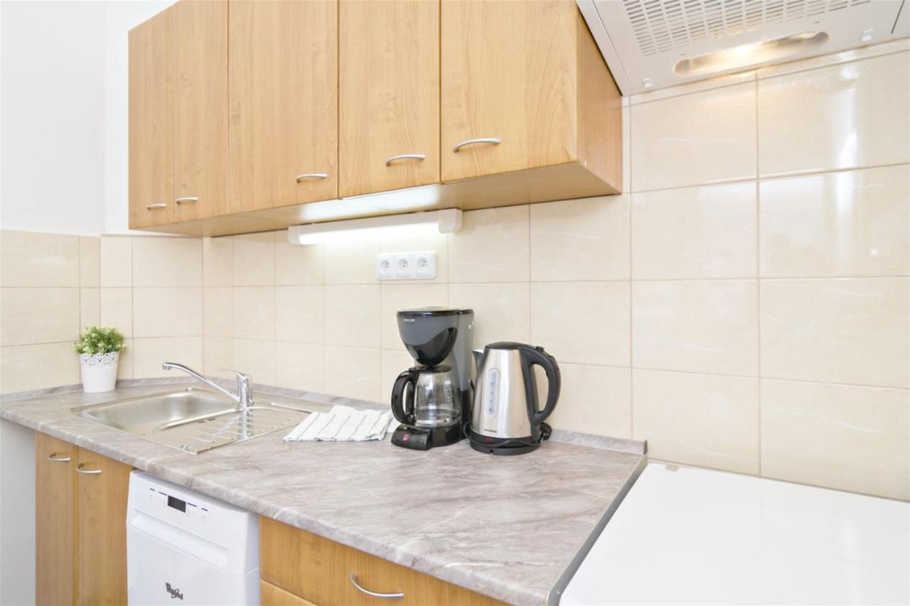 Apartments With 2 Bathrooms- 5 Minutes From Old Town - 102 M2 ปราก ภายนอก รูปภาพ