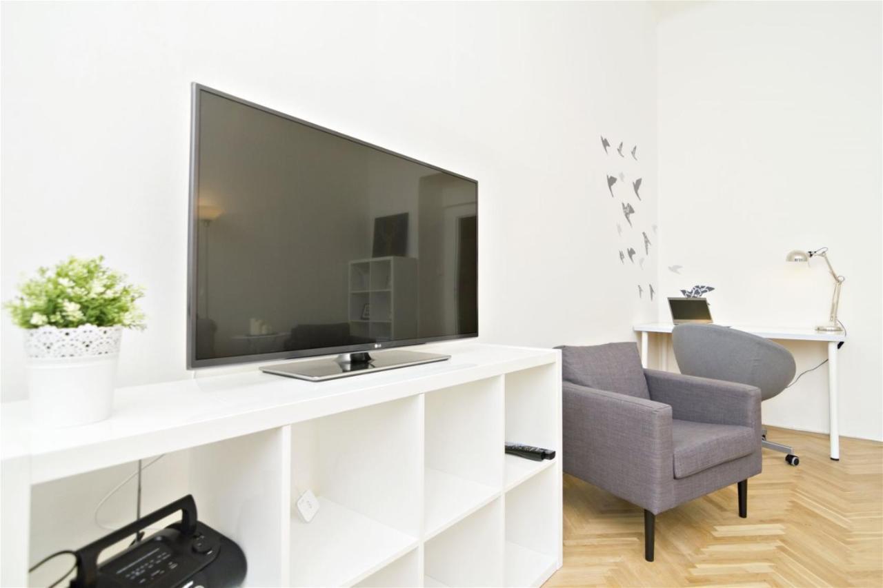 Apartments With 2 Bathrooms- 5 Minutes From Old Town - 102 M2 ปราก ภายนอก รูปภาพ