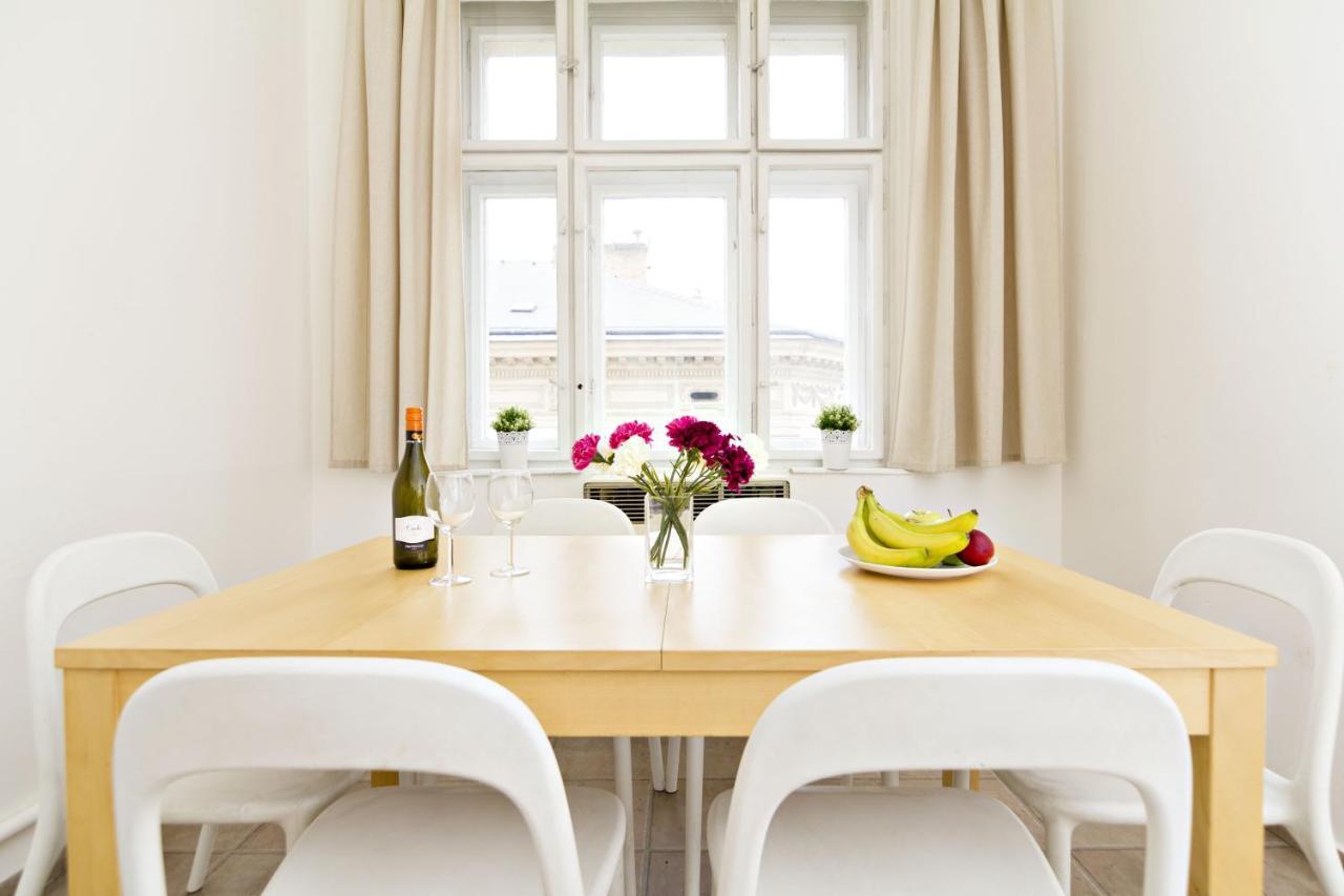 Apartments With 2 Bathrooms- 5 Minutes From Old Town - 102 M2 ปราก ภายนอก รูปภาพ