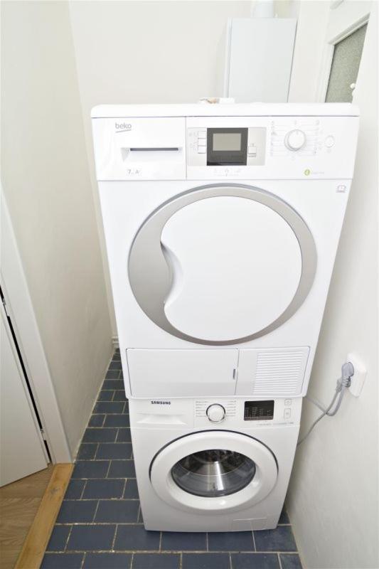 Apartments With 2 Bathrooms- 5 Minutes From Old Town - 102 M2 ปราก ภายนอก รูปภาพ